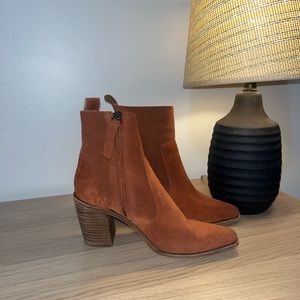 Antonio Melani, Rust colored, Size 7 ankle booties!  Great condition.